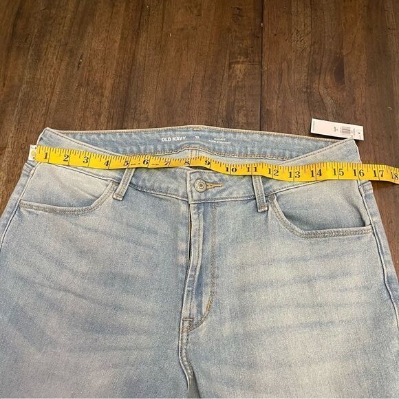 Old Navy High-Waisted Wow Straight Jeans - Picture 5 of 9